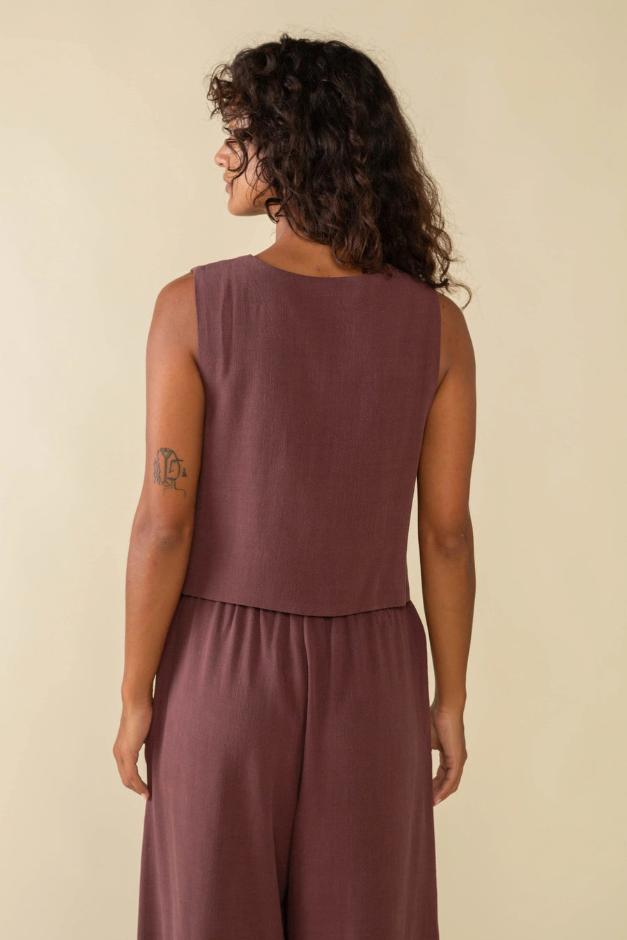 Hi-Neck Linen Vest Plum vest No Less Than 